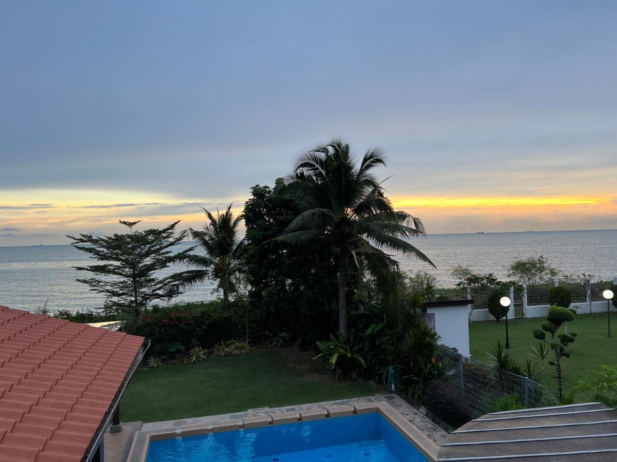 Melaka Beachfront Villa With Pool Exterior foto