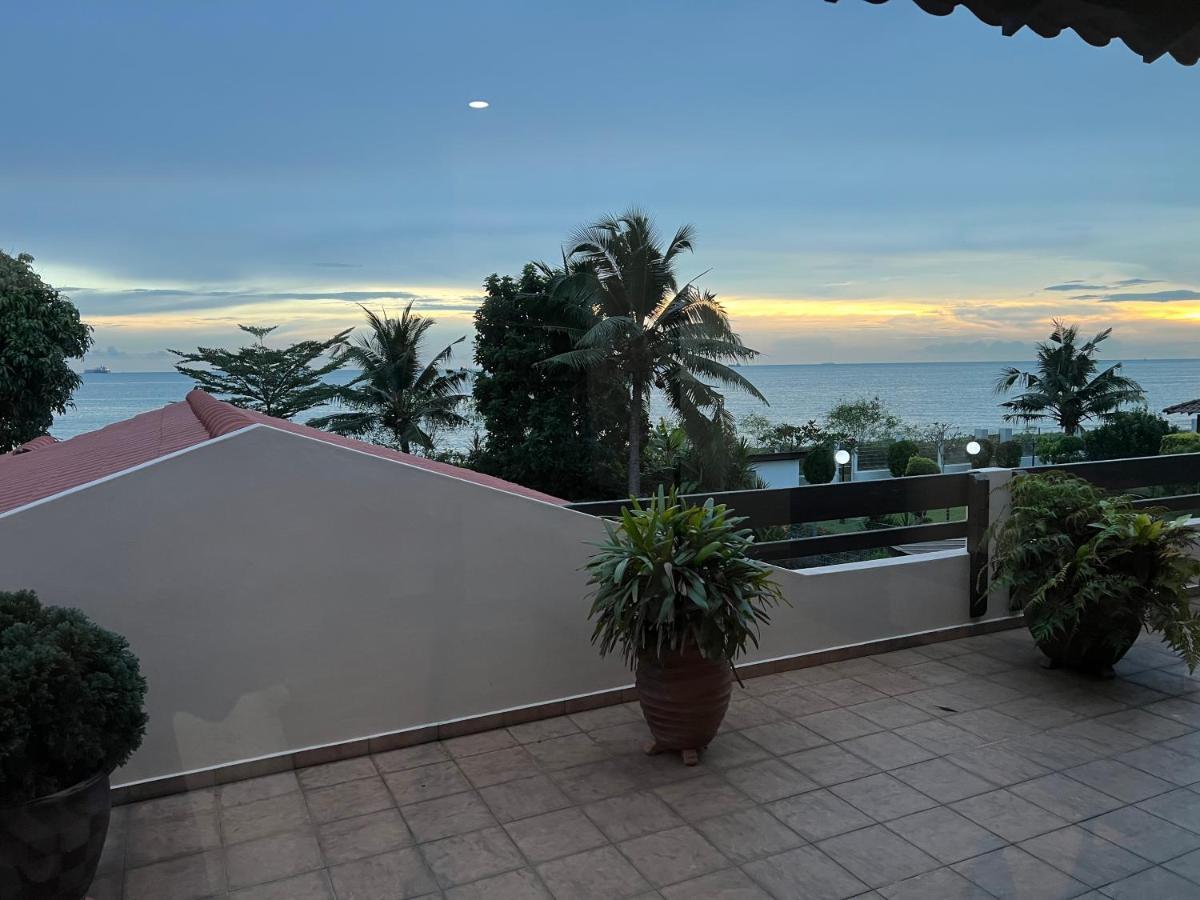 Melaka Beachfront Villa With Pool Exterior foto