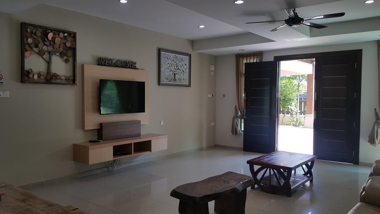 Melaka Beachfront Villa With Pool Exterior foto