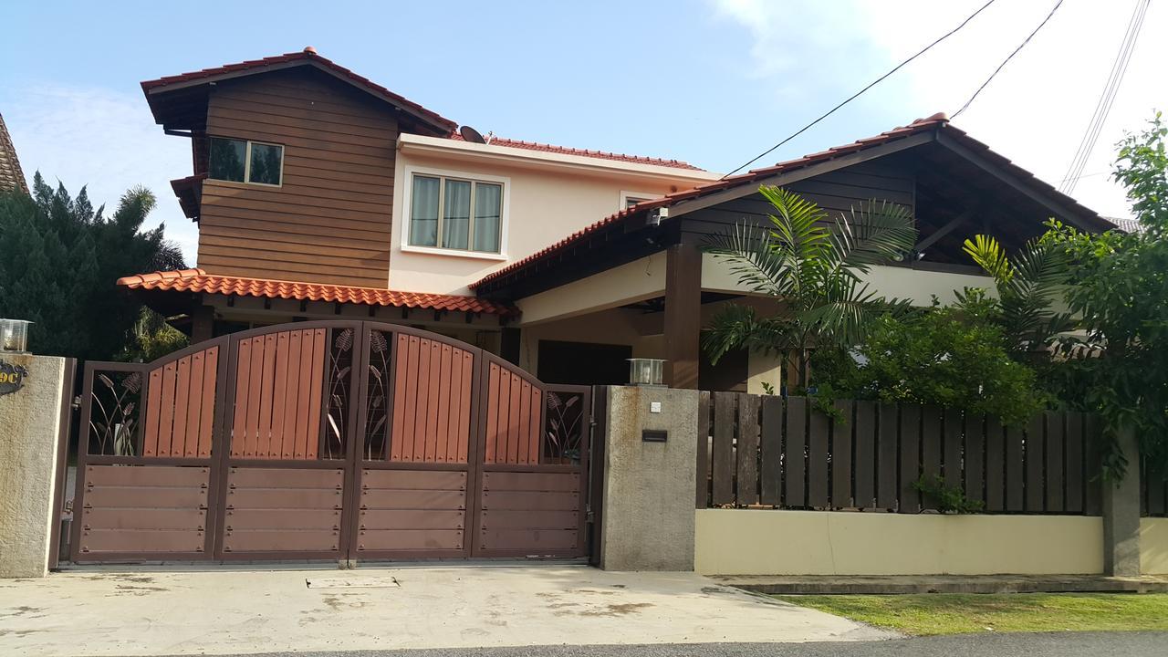 Melaka Beachfront Villa With Pool Exterior foto