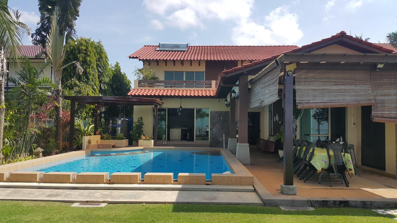 Melaka Beachfront Villa With Pool Exterior foto